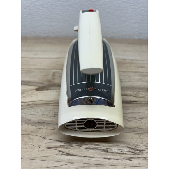 Vintage 1960s General Electric Portable 3 Speed Hand Electric Mixer Model 20M47 - Picture 5 of 16